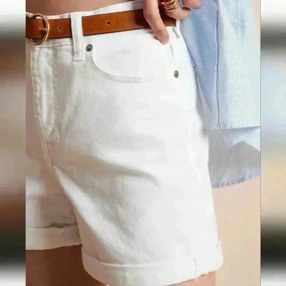 Banana Republic Girlfriend Denim Short - Picture 3 of 7